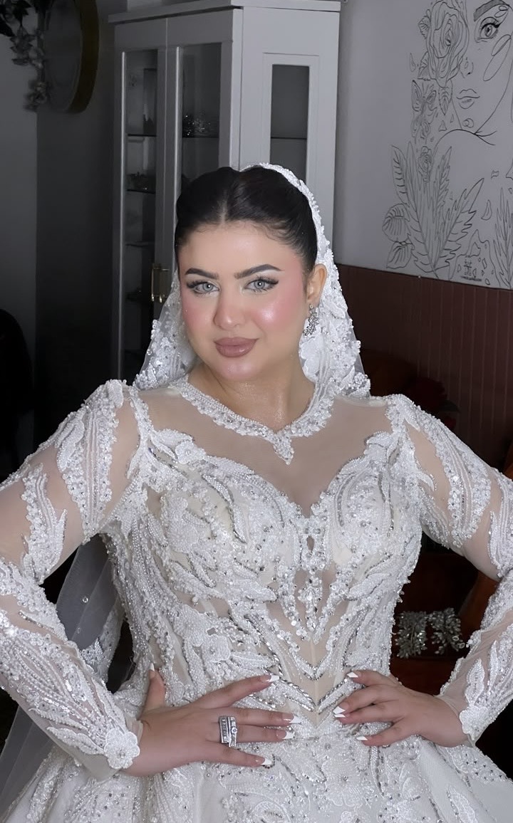 Half hijab bridal look